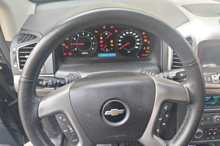 Used Chevrolet Captiva 2011 2.4 AT 7-Seater Luxury Edition Instrument Cluster