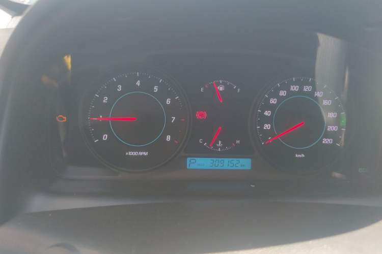 Used Chevrolet Captiva 2011 2.4 AT 7-Seater Luxury Edition Instrument Cluster