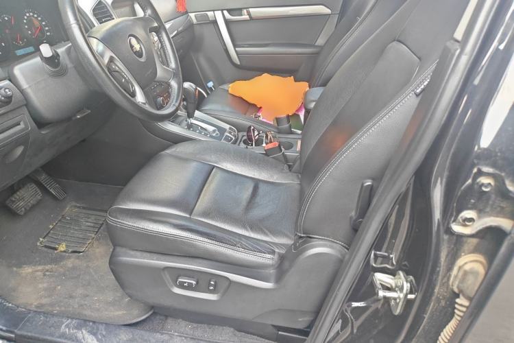 Used Chevrolet Captiva 2011 2.4 AT 7-Seater Luxury Edition Left Front Seat