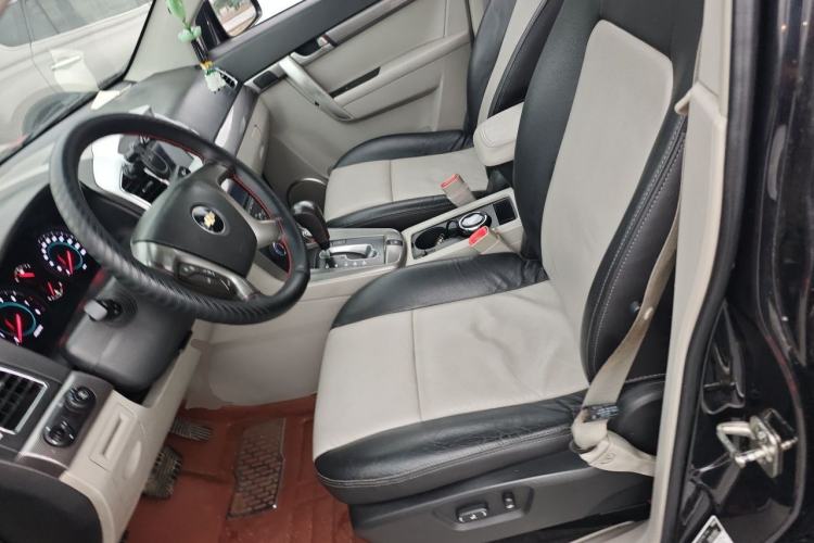 Used Chevrolet Captiva 2011 2.4 AT 5-Seater Comfort Edition Left Front Seat