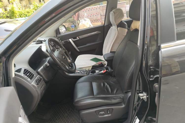 Used Chevrolet Captiva 2011 2.4 AT 7-Seater Luxury Edition Left Front Seat