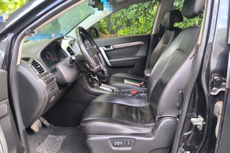 Used Chevrolet Captiva 2011 2.4 AT 7-Seater Luxury Edition Left Front Seat