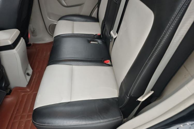 Used Chevrolet Captiva 2011 2.4 AT 5-Seater Comfort Edition Left Rear Seat