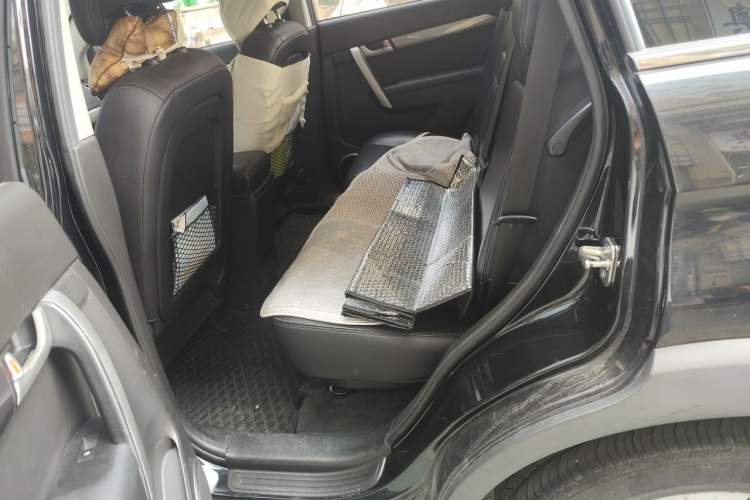 Used Chevrolet Captiva 2011 2.4 AT 7-Seater Luxury Edition Left Rear Seat
