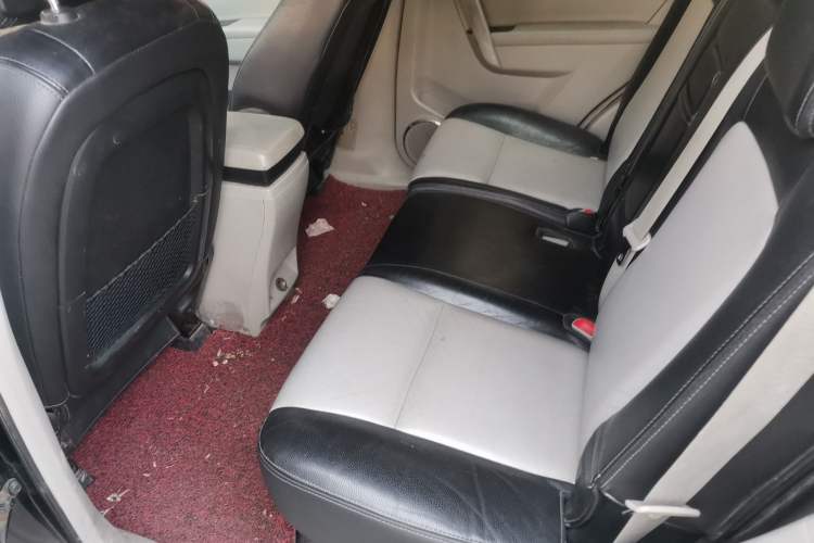 Used Chevrolet Captiva 2011 2.4 AT 5-Seater Comfort Edition Left Rear Seat
