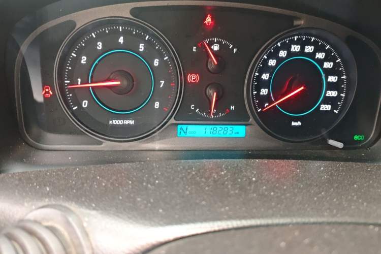 Used Chevrolet Captiva 2011 2.4 AT 5-Seater Comfort Edition Odometer Close Up