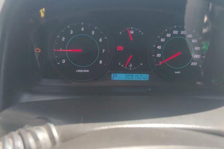 Used Chevrolet Captiva 2011 2.4 AT 7-Seater Luxury Edition Odometer Close Up