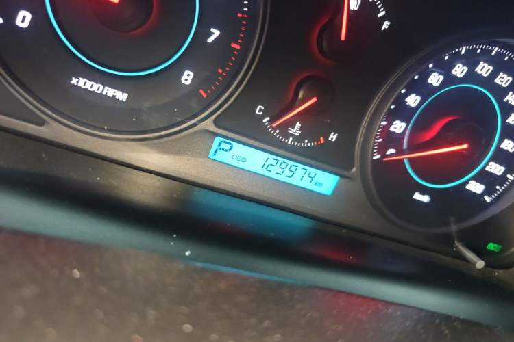 Used Chevrolet Captiva 2011 2.4 AT 5-Seater Comfort Edition Odometer Close Up