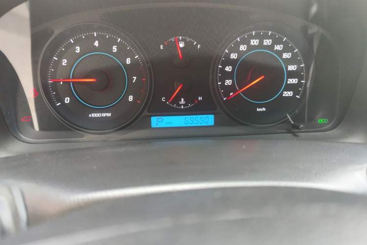 Used Chevrolet Captiva 2011 2.4 AT 7-Seater Luxury Edition Odometer Close Up