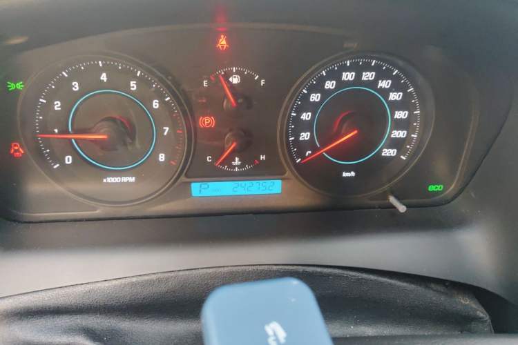 Used Chevrolet Captiva 2011 2.4 AT 7-Seater Luxury Edition Odometer Close Up