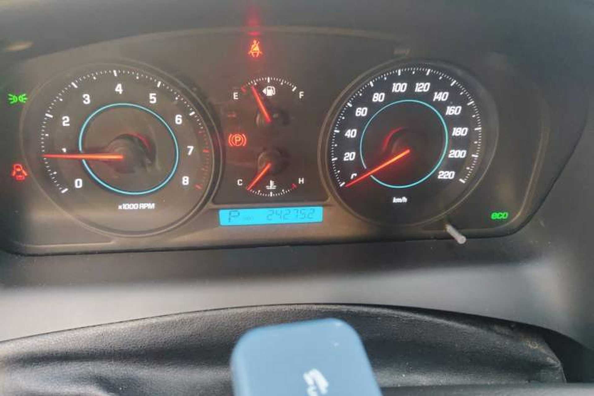 Used Chevrolet Captiva 2011 2.4 AT 7-Seater Luxury Edition Odometer Close Up