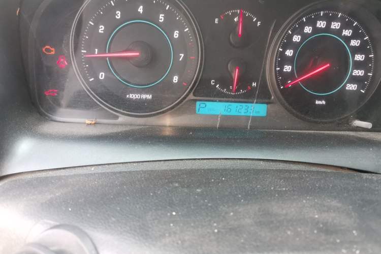 Used Chevrolet Captiva 2011 2.4 AT 5-Seater Comfort Edition Odometer Close Up