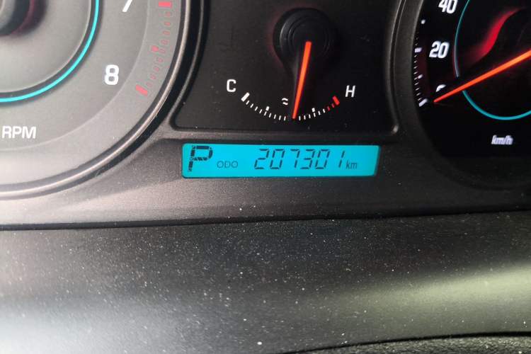 Used Chevrolet Captiva 2011 2.4 AT 7-Seater Luxury Edition Odometer Close Up