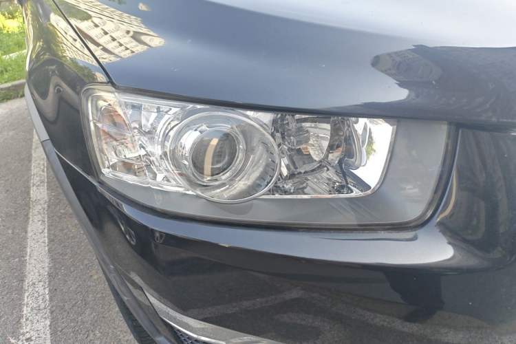 Used Chevrolet Captiva 2011 2.4 AT 7-Seater Luxury Edition Right Front Headlight