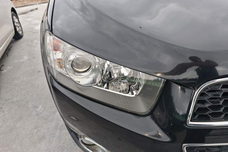 Used Chevrolet Captiva 2011 2.4 AT 5-Seater Comfort Edition Right Front Headlight