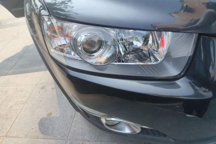 Used Chevrolet Captiva 2011 2.4 AT 7-Seater Luxury Edition Right Front Headlight