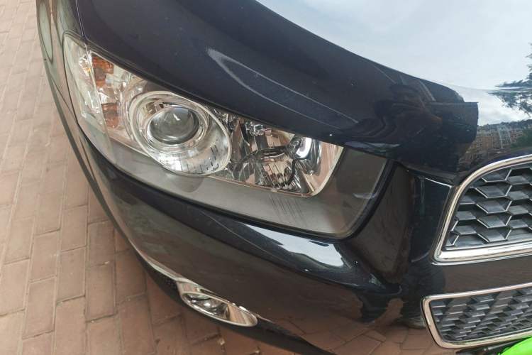 Used Chevrolet Captiva 2011 2.4 AT 7-Seater Luxury Edition Right Front Headlight