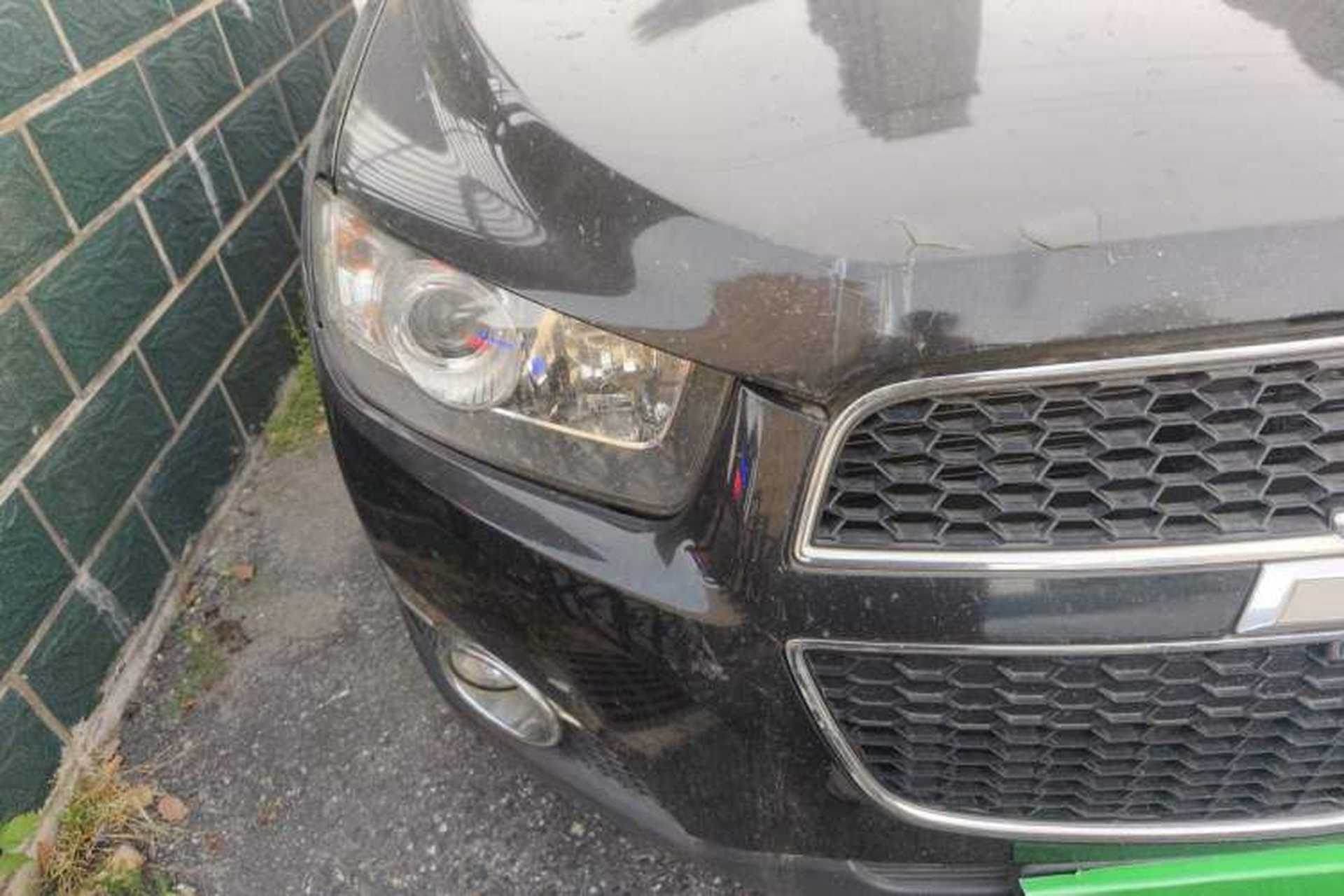 Used Chevrolet Captiva 2011 2.4 AT 7-Seater Luxury Edition Right Front Headlight
