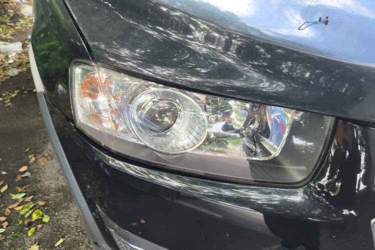 Used Chevrolet Captiva 2011 2.4 AT 7-Seater Luxury Edition Right Front Headlight