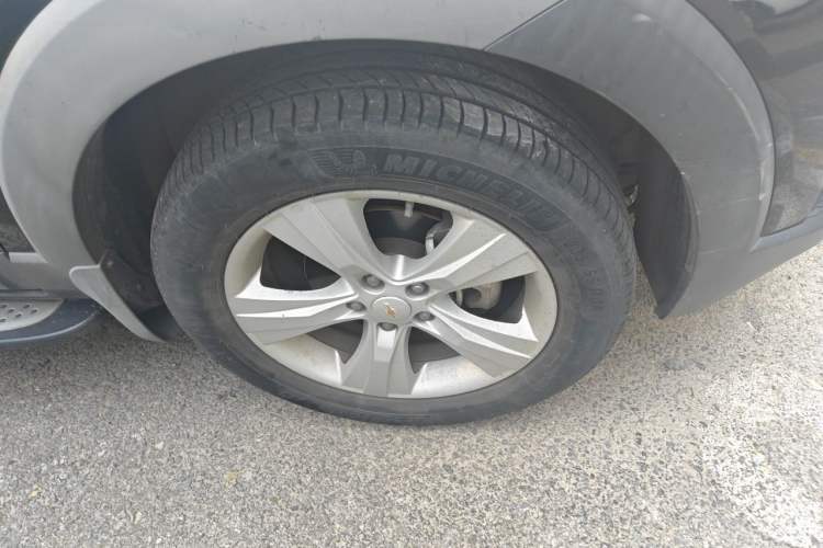 Used Chevrolet Captiva 2011 2.4 AT 7-Seater Luxury Edition Right Front Wheel Hub