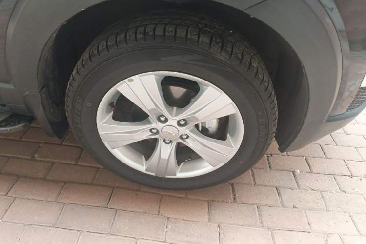 Used Chevrolet Captiva 2011 2.4 AT 7-Seater Luxury Edition Right Front Wheel Hub