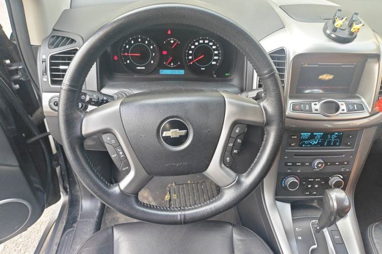 Used Chevrolet Captiva 2011 2.4 AT 7-Seater Luxury Edition Steering Wheel