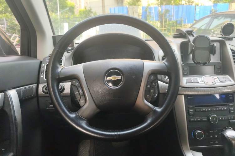 Used Chevrolet Captiva 2011 2.4 AT 7-Seater Luxury Edition Steering Wheel