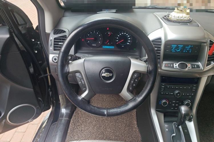 Used Chevrolet Captiva 2011 2.4 AT 7-Seater Luxury Edition Steering Wheel
