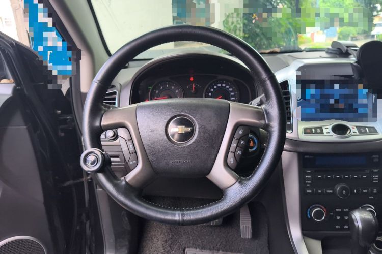 Used Chevrolet Captiva 2011 2.4 AT 7-Seater Luxury Edition Steering Wheel