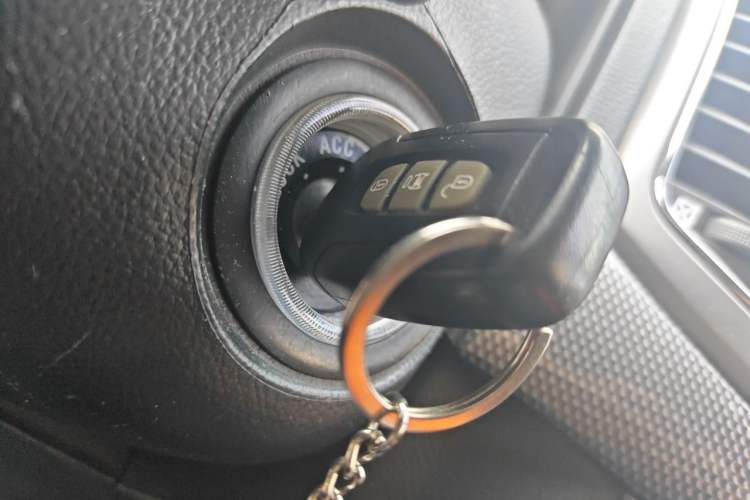 Used Chevrolet Captiva 2011 2.4 AT 7-Seater Luxury Edition Vehicle Key