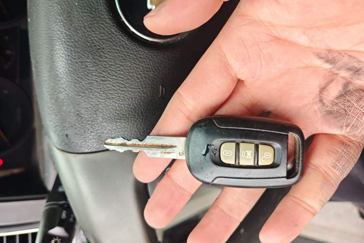 Used Chevrolet Captiva 2011 2.4 AT 5-Seater Comfort Edition Vehicle Key