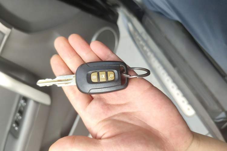 Used Chevrolet Captiva 2011 2.4 AT 7-Seater Luxury Edition Vehicle Key