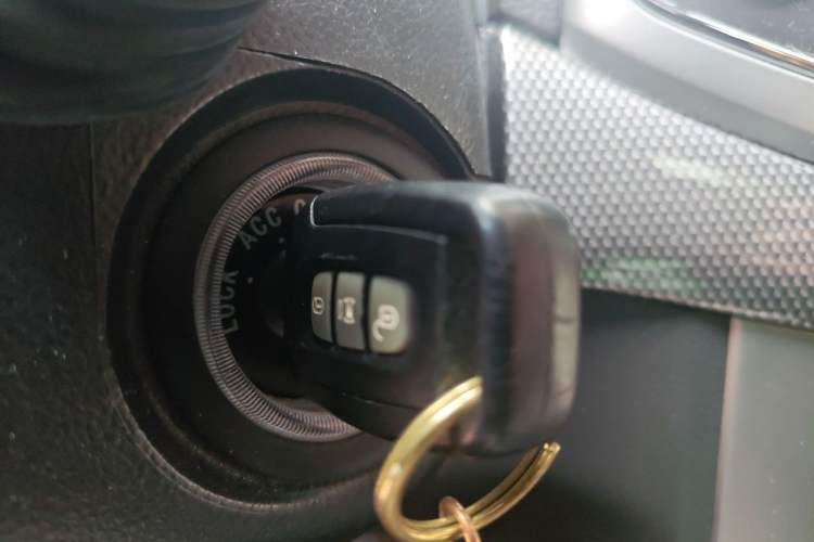 Used Chevrolet Captiva 2011 2.4 AT 7-Seater Luxury Edition Vehicle Key