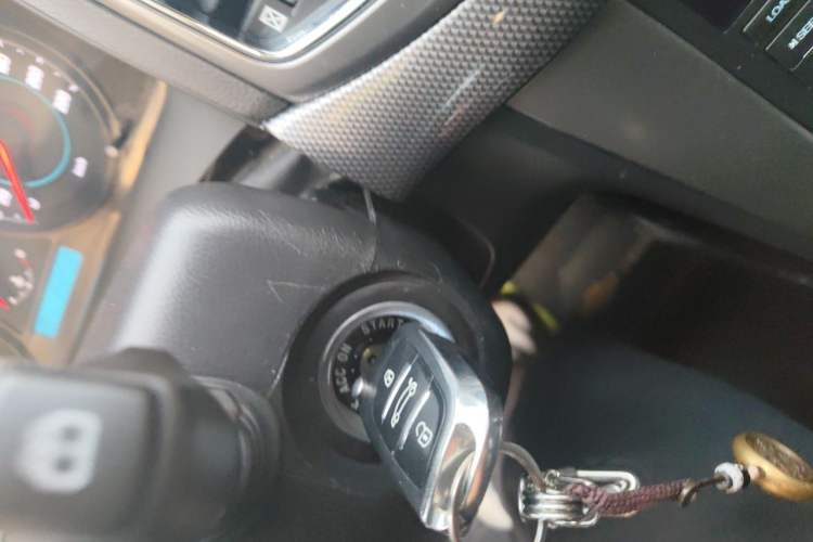 Used Chevrolet Captiva 2011 2.4 AT 7-Seater Luxury Edition Vehicle Key