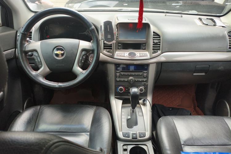 Used Chevrolet Captiva 2011 2.4 AT 7-Seater Luxury Navigation Edition Center Console