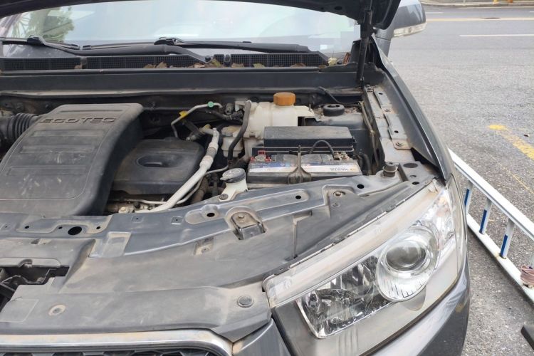 Used Chevrolet Captiva 2011 2.4 AT 7-Seater Luxury Navigation Edition Engine Bay Left