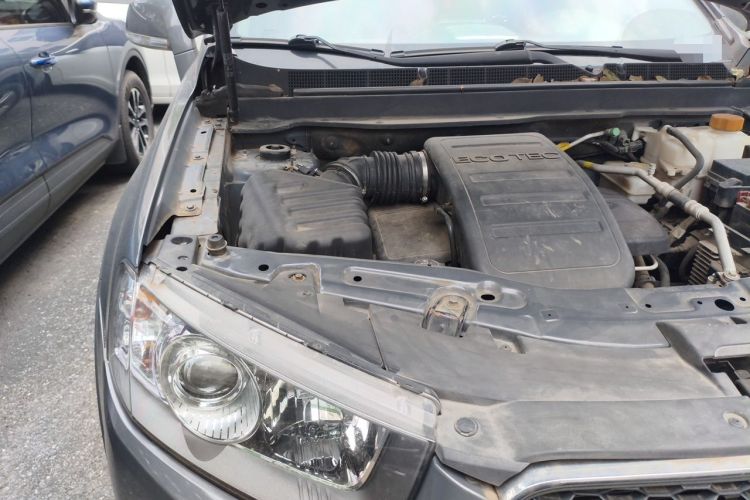 Used Chevrolet Captiva 2011 2.4 AT 7-Seater Luxury Navigation Edition Engine Bay Right
