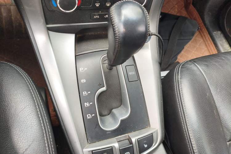 Used Chevrolet Captiva 2011 2.4 AT 7-Seater Luxury Navigation Edition Gear Lever