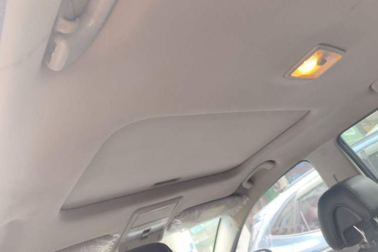 Used Chevrolet Captiva 2011 2.4 AT 7-Seater Luxury Navigation Edition Headliner