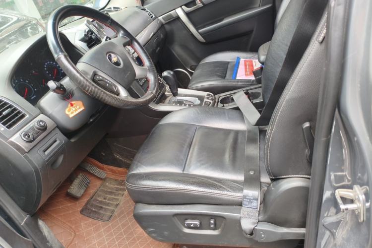 Used Chevrolet Captiva 2011 2.4 AT 7-Seater Luxury Navigation Edition Left Front Seat