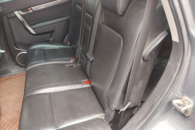 Used Chevrolet Captiva 2011 2.4 AT 7-Seater Luxury Navigation Edition Left Rear Seat