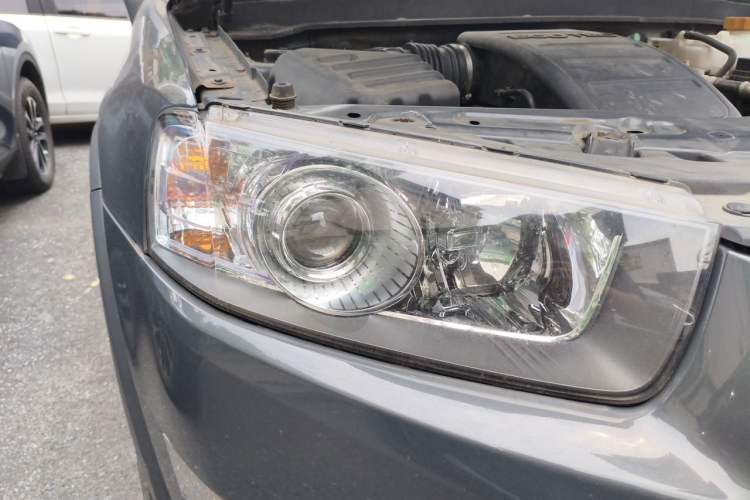 Used Chevrolet Captiva 2011 2.4 AT 7-Seater Luxury Navigation Edition Right Front Headlight