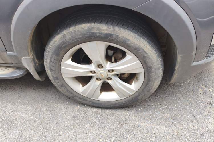 Used Chevrolet Captiva 2011 2.4 AT 7-Seater Luxury Navigation Edition Right Front Wheel Hub