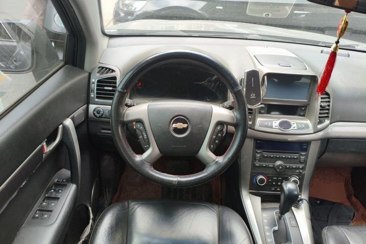 Used Chevrolet Captiva 2011 2.4 AT 7-Seater Luxury Navigation Edition Steering Wheel