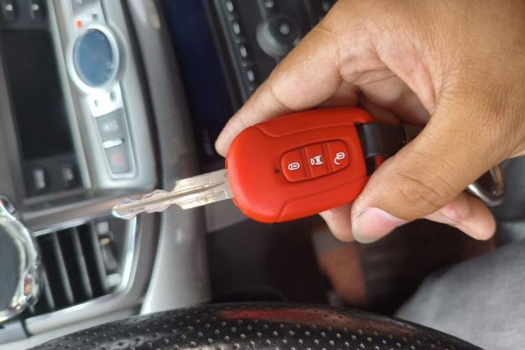 Used Chevrolet Captiva 2011 2.4 AT 7-Seater Luxury Navigation Edition Vehicle Key