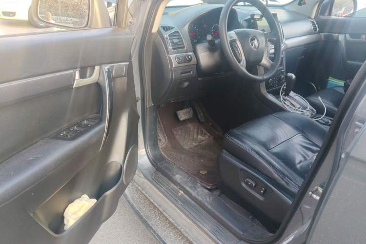 Used Chevrolet Captiva 2011 2.4 AT 7-Seater Luxury Edition Driver Seat
