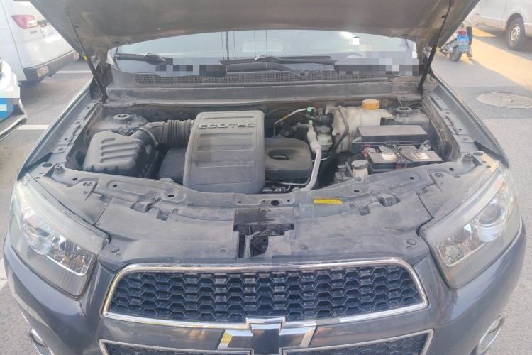 Used Chevrolet Captiva 2011 2.4 AT 7-Seater Luxury Edition Engine Bay