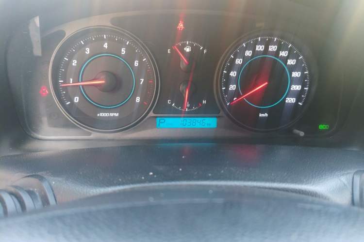 Used Chevrolet Captiva 2011 2.4 AT 7-Seater Luxury Edition Odometer Close Up