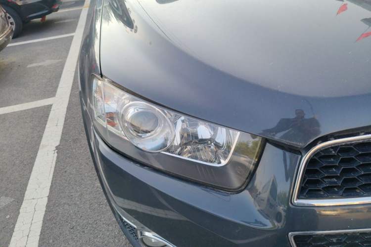 Used Chevrolet Captiva 2011 2.4 AT 7-Seater Luxury Edition Right Front Headlight