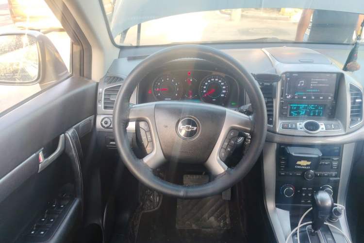 Used Chevrolet Captiva 2011 2.4 AT 7-Seater Luxury Edition Steering Wheel